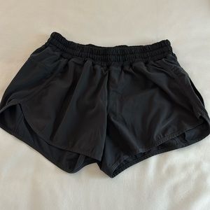 Black Lulu shorts !
